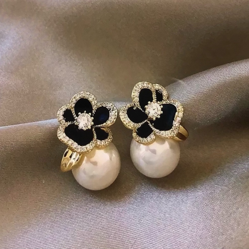 Elegant Black and Gold Floral Pearl Earrings